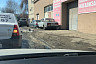 В Саратове автохамы перекрыли тротуар у СТО