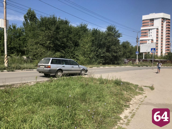 В Саратове школьник перебегал дорогу и попал под колеса иномарки