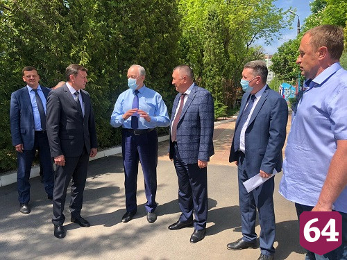 Губернатор поблагодарил коллектив Энгельсского дома-интерната за труд