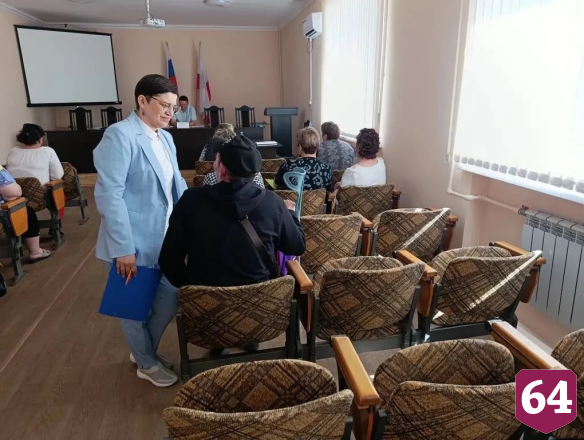 Саратовских ветеранов СВО специалисты консультируют на выездных приемах 