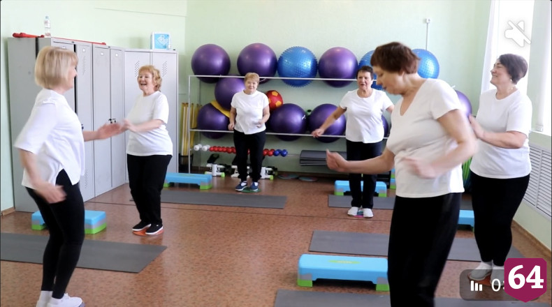 Саратовские пенсионерки осваивают спортивные тренды