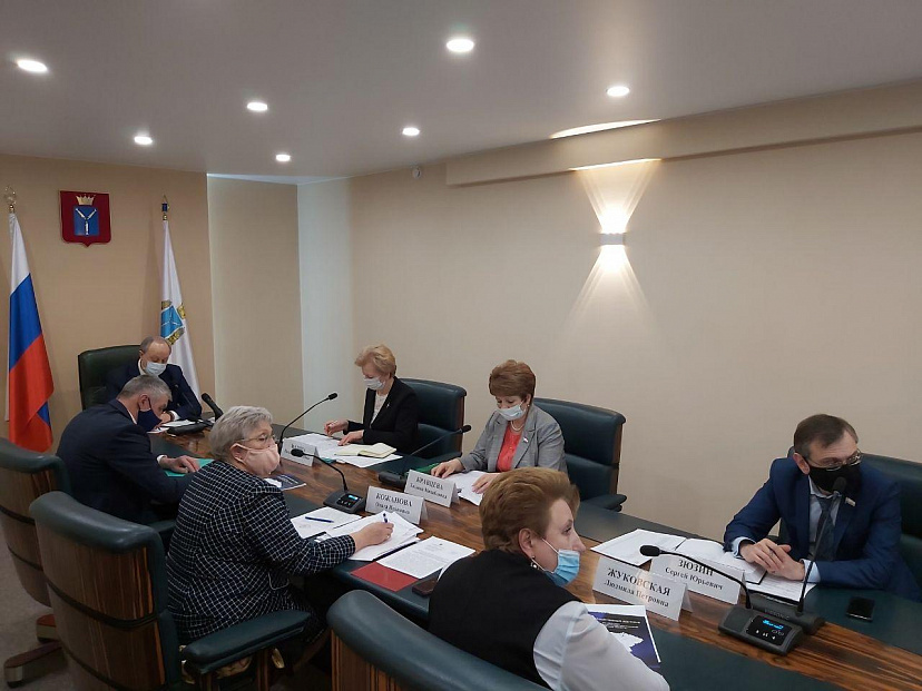 Радаев потребовал обеспечить спокойствие жителей закрытых на карантин городов 