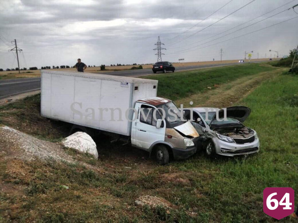 В массовой аварии под Саратовом пострадали 3 человека