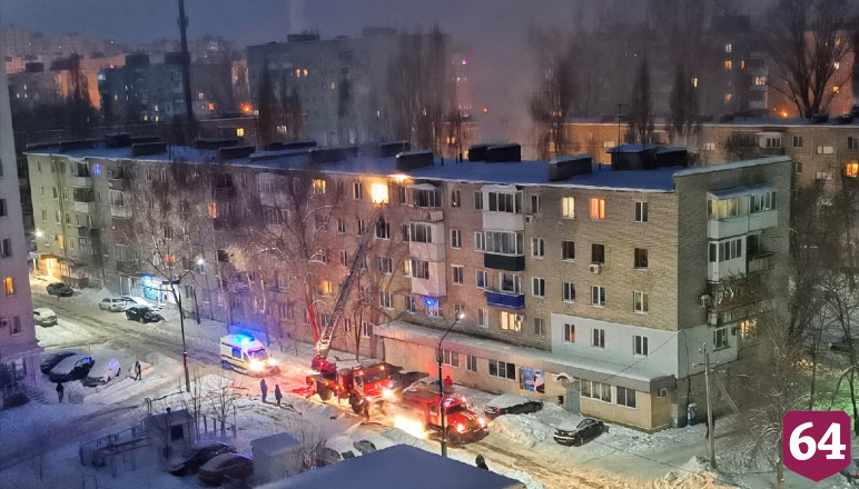 Пожарные отбивали от огня кухню в пятиэтажке