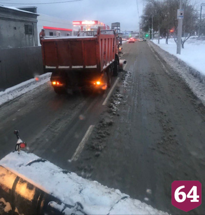 Дороги от снега в Саратовской области убирали более 300 единиц спецтехники