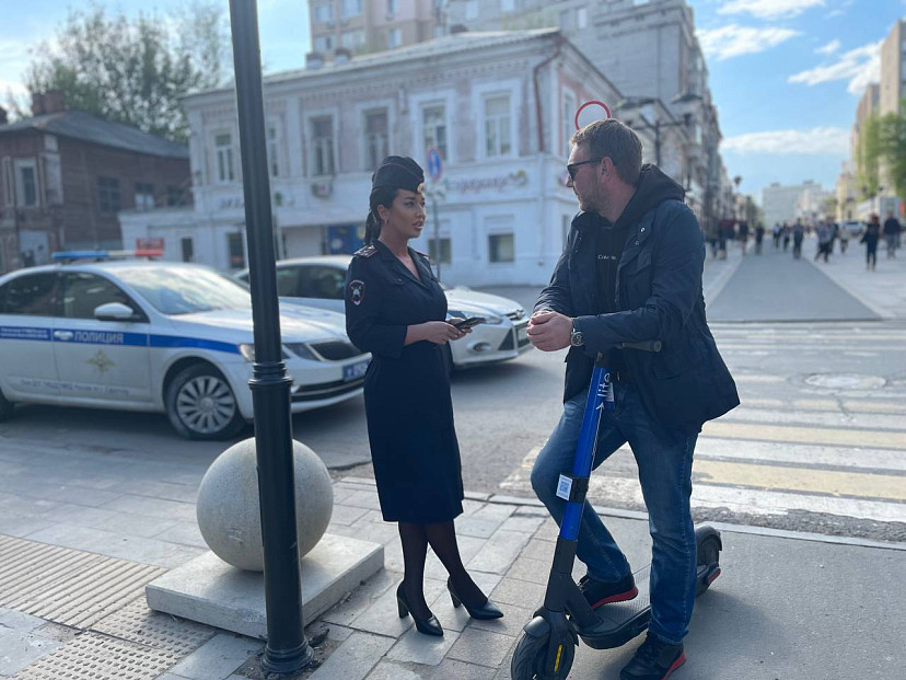В Саратове автоинспекторы наказали за нарушения 109 самокатчиков