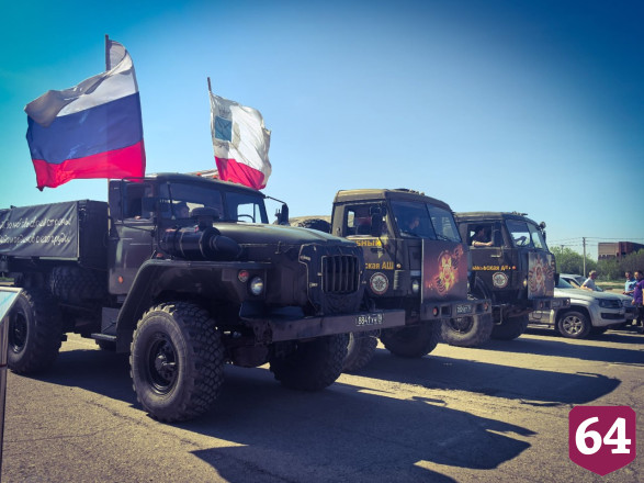 Ретромашины в масштабной колонне автопробега восхитили жителей 