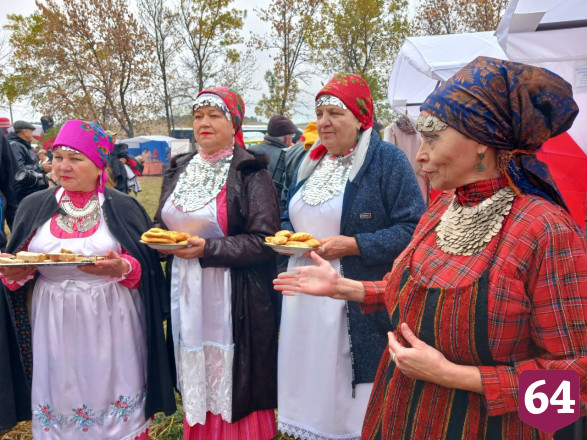 В саратовском селе гостей «Шумбрата» встретили песнями разных народов 