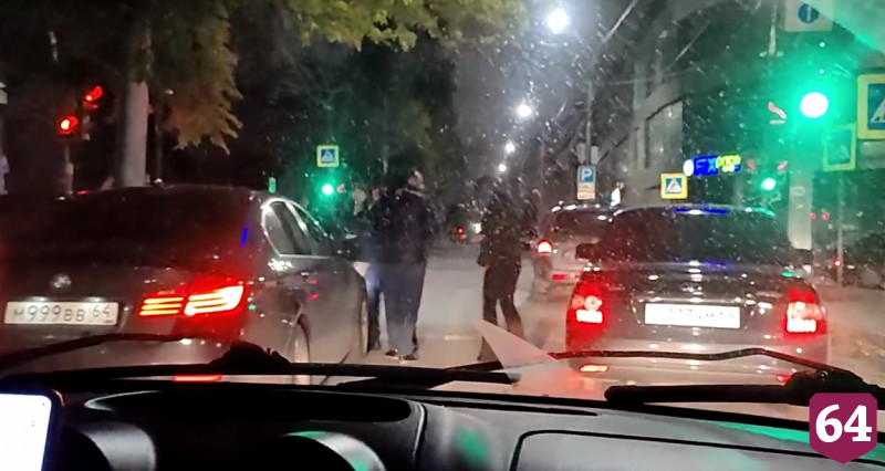 Саратовцы устроили дискотеку на проезжей части
