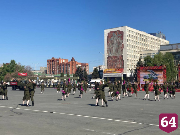 В Саратове состоялось торжественное прохождение войск в честь Дня Победы