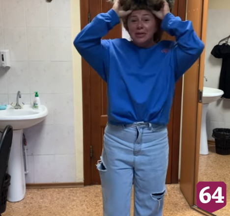 Певица из Саратова в маске кошки развеселила поклонников