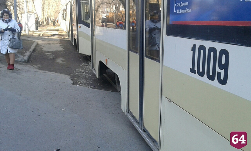 В Саратове час стоят трамваи популярных маршрутов