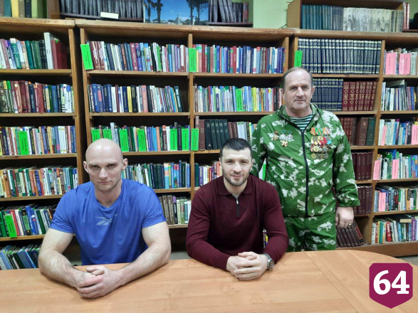 Саратовский чемпион мира по кикбоксингу проведет тренировку со школьниками
