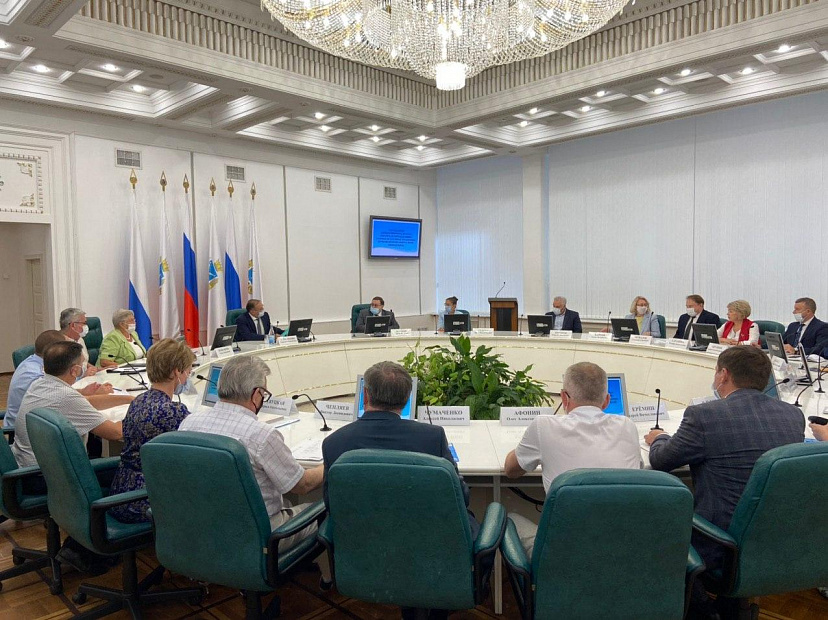 Стрелюхин потребовал проверить всех поставщиков питания в школы 