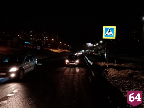 В Саратове автомобилист сбил девушку на переходе