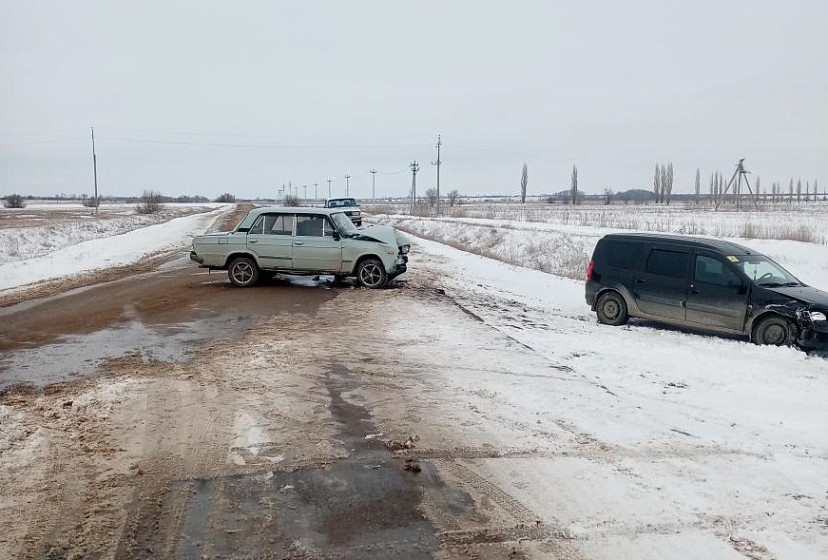 Пожилая пассажирка «Ларгуса» пострадала в ДТП под Саратовом