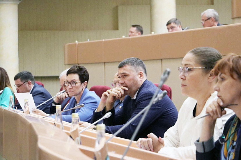 Саратовским главврачам запретили вести бизнес 