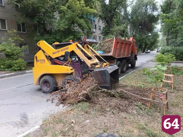 В Энгельсском районе усилили контроль за покосом травы и состоянием дорог у школ