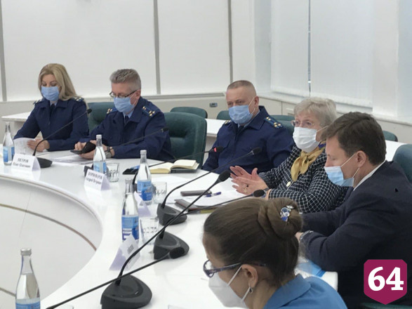 Саратовским школам выделят деньги на уборку снега