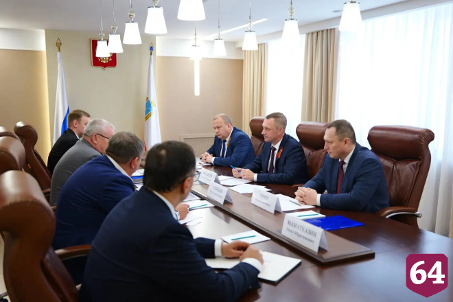 Саратовский губернатор обсудил трудоустройство выпускников колледжей на заводы