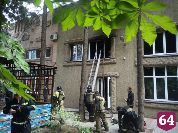 В Саратове пожарные тушили кафе