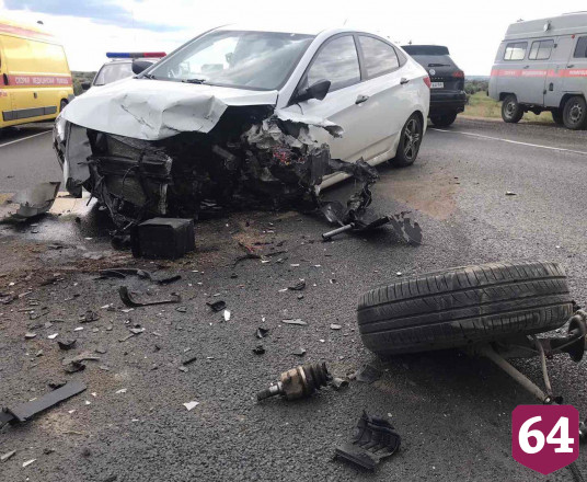 Под Саратовом в ДТП с фурой травмировались 8 человек