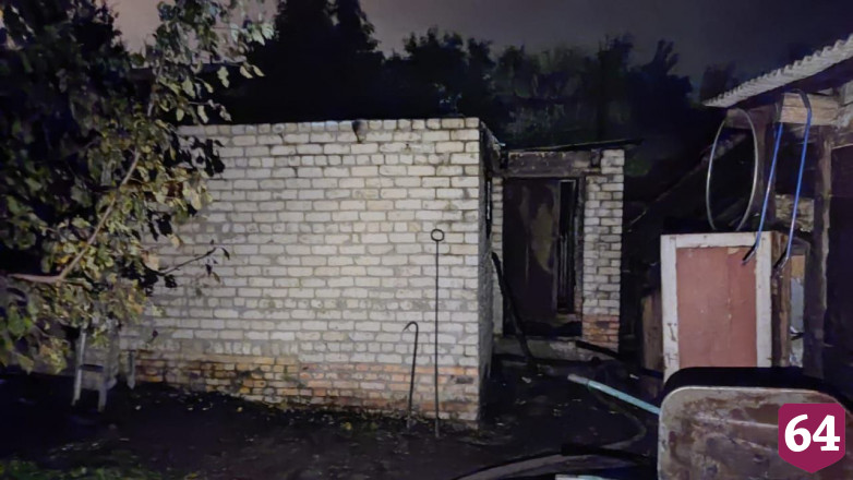 В Саратове ночью на пожаре погибли мать и двое маленьких детей 