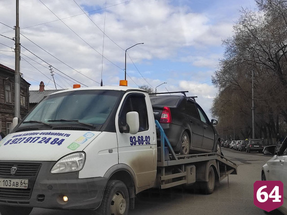 В центре Саратова столкнулись 4 автомобиля