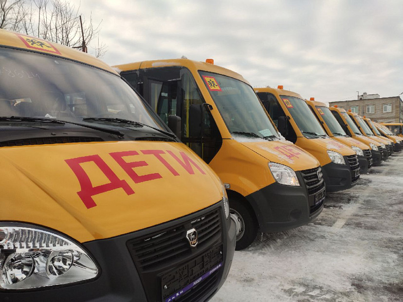 Саратовские школы получили 44 новых автобуса
