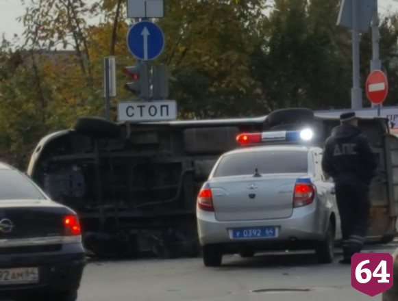 В Саратове после ДТП со «скорой» в больницу доставили трех человек 