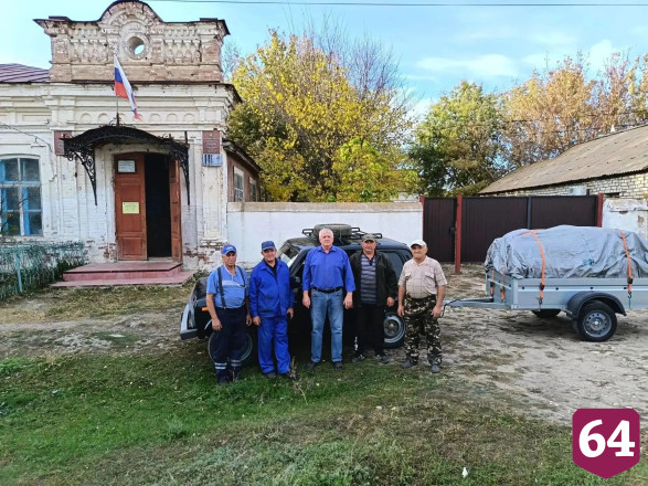 Саратовцы с гуманитарным грузом передали на фронт «Ниву» с прицепом 