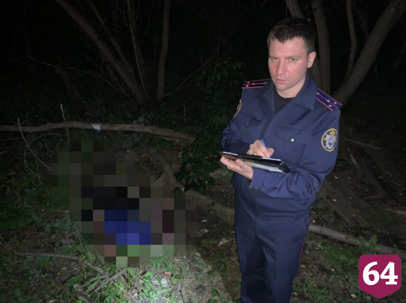 Жительница Саратова нашла в кустах труп неизвестного