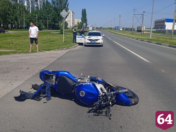 Молодой байкер разбился в ДТП с кроссовером под Саратовом