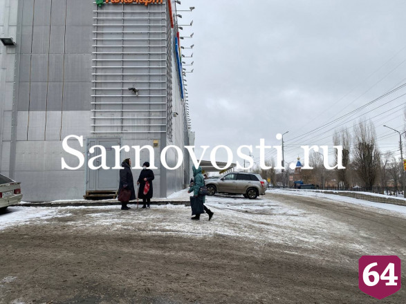 Посетителей торгового центра в Саратове эвакуировали из-за задымления