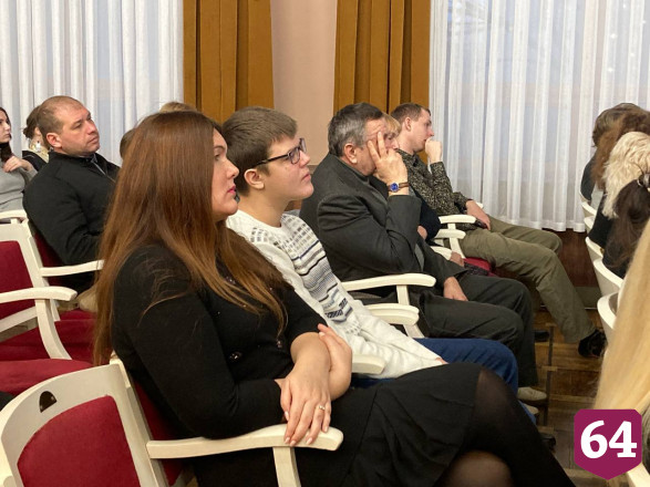 Саратовский блогер в театре рассказала о похождениях императора