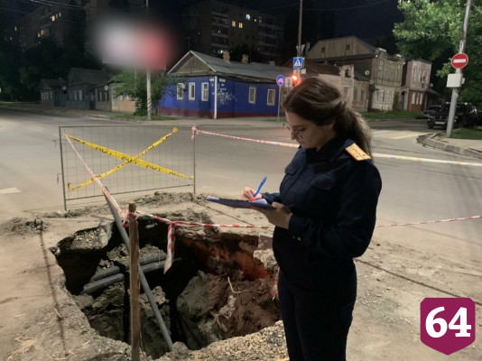 Житель Саратова провалился в коммунальную яму и погиб