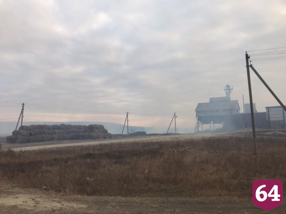 Горящие склады под Саратовом тушили 100 человек