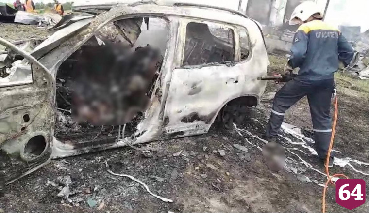 На саратовской трассе при столкновении с фурой сгорели два человека