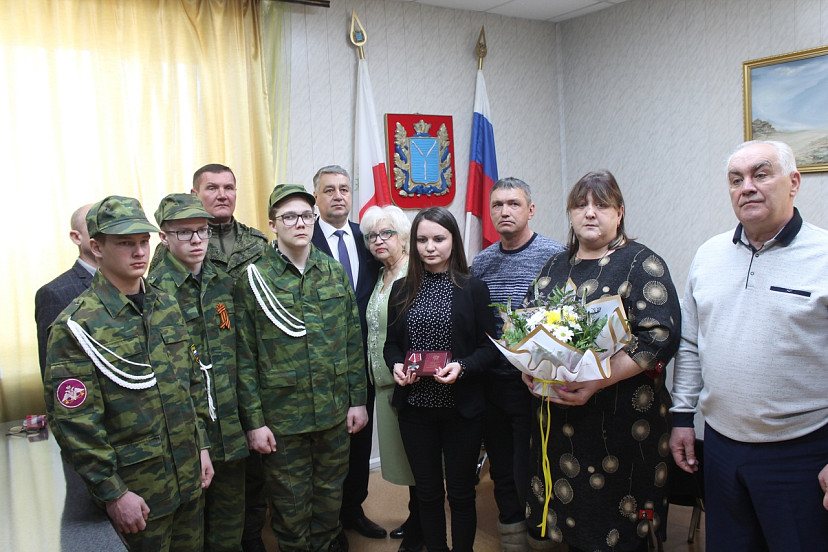 Семье погибшего саратовца передали орден Мужества