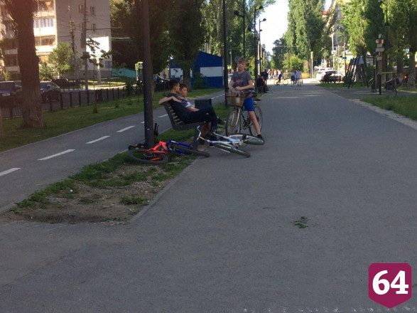 В сквер на Рахова массово выехали велосипедисты