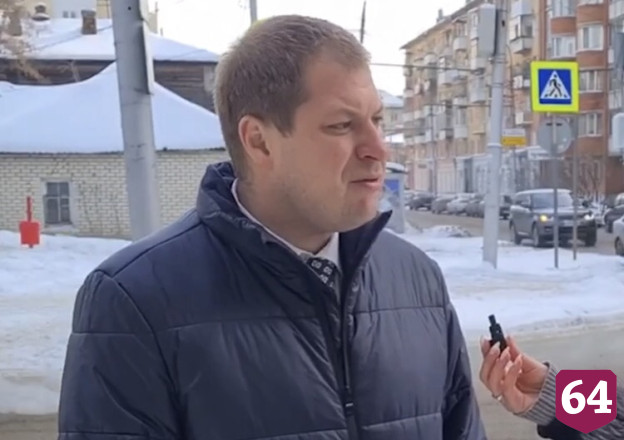 Чиновники ждут весны для ремонта улицы в центре Саратова