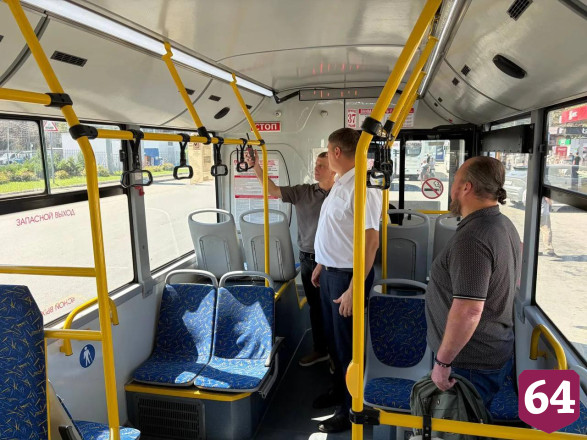 В Саратове после жалоб пассажиров проверили температуру в автобусах 