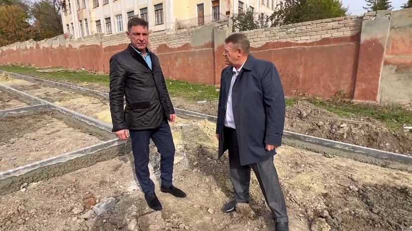 Депутата Госдумы удивило превращение тротуара в 5-метровую парковку