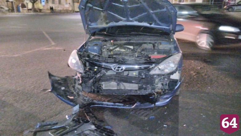 Два человека покалечились в ночном ДТП в центре Саратова 