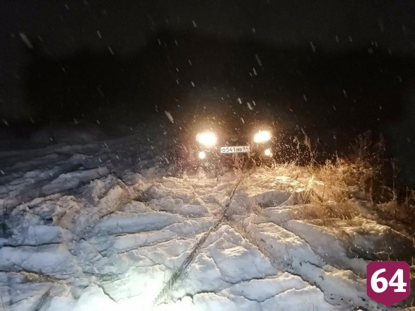 Автоледи на «Калине» застряла ночью в снежном поле 