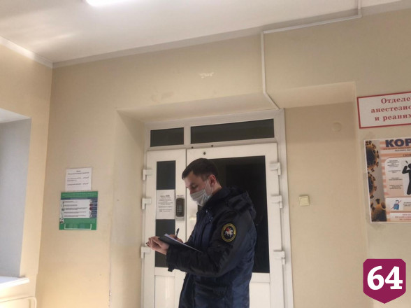 Саратовец избил и бросил умирать в подъезде бывшего сожителя любовницы