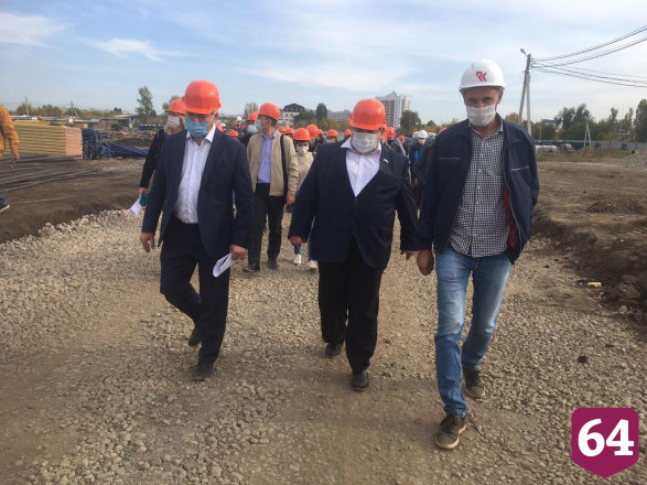 Саратовские медики побывали на стройке нового онкодиспансера 