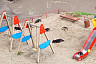 В Саратове стая собак оккупировала детскую площадку