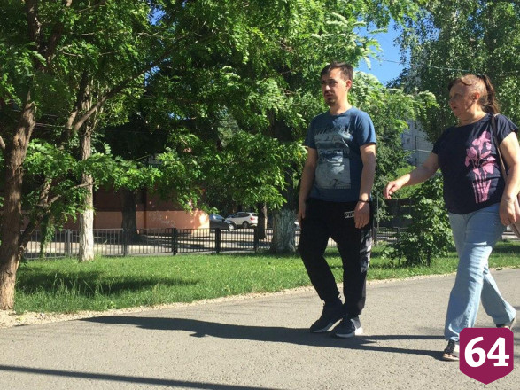 Саратовцы на самоизоляции устроили свадебную фотосессию на набережной 
