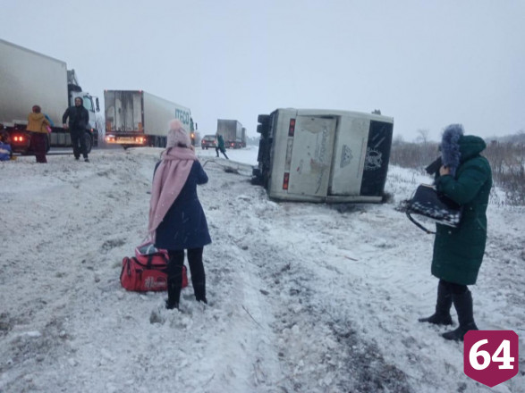 В ДТП с автобусом «Саратов - Пятигорск» пострадали три девочки и две женщины